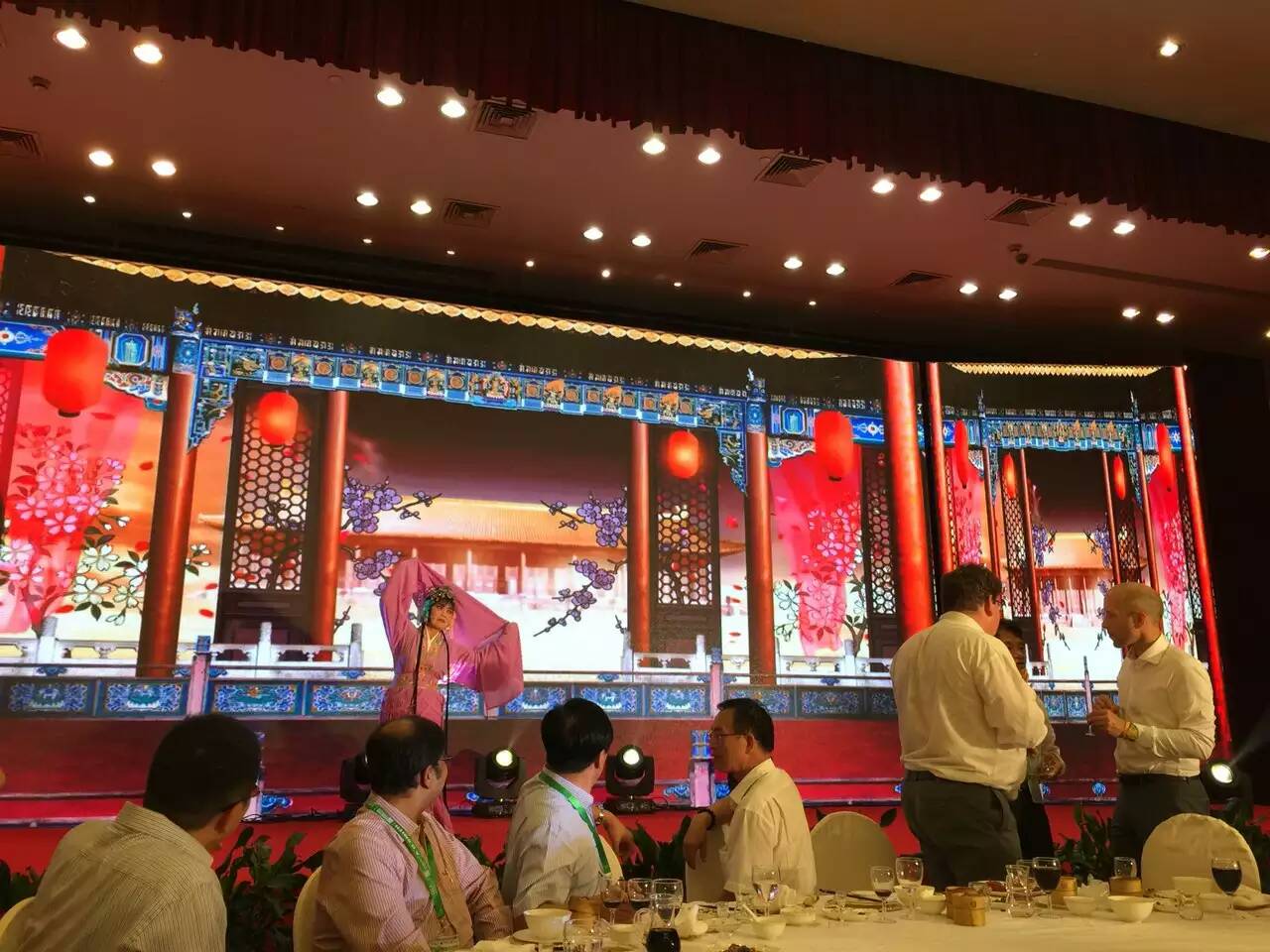  2015年龍普晚宴人數達2000人，您被邀請了嗎？